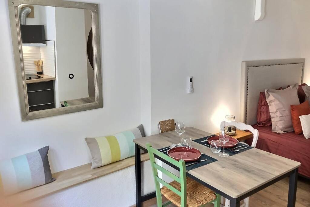 Appartement Studio tout confort, terrasse, calme Moustiers #7 Extérieur photo